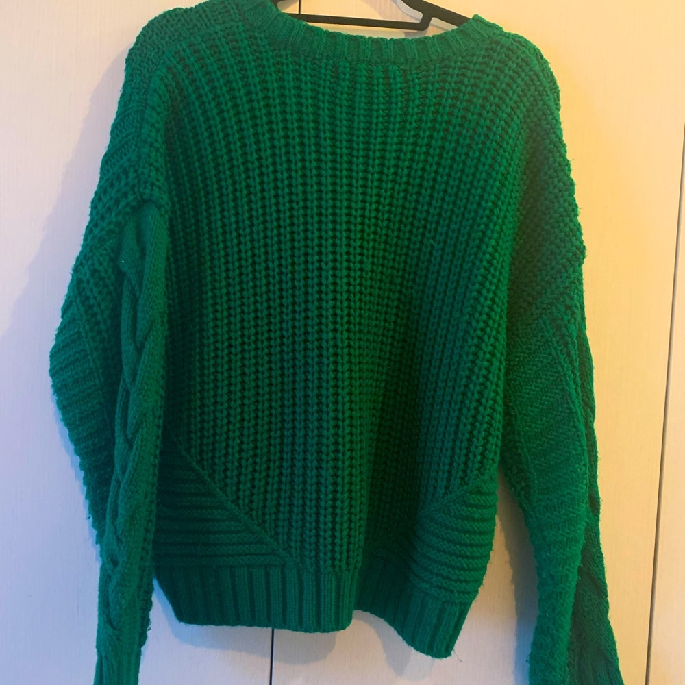 Women’s Green Sweater Pullover. Gently worn, washed on hand. Brand is Forever 21